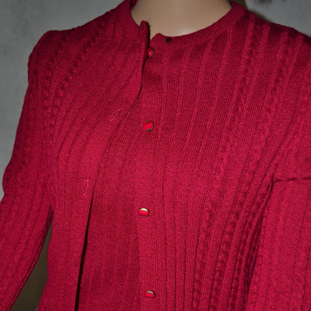 ( NICE ) KEITH ADAMS RED THREE PIECE SWEATER  SKIRT SET SIZE 10